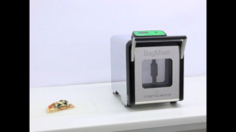 Процесс гомогенизации куска пиццы с помощью BagMixer 400 SW, Interscience, англ., 2025 г.