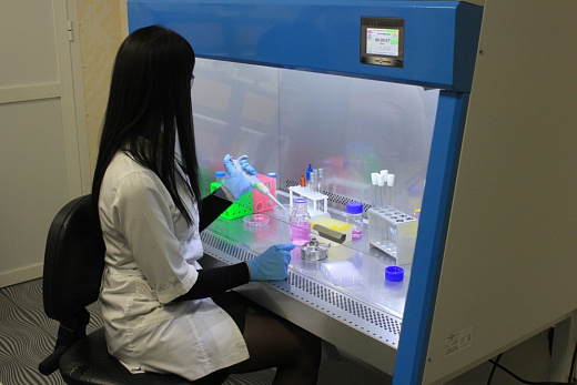 Бокс (шкаф) биологической безопасности, класс II (тип A2), вертикальный поток, ширина рабочей поверхности 120 см,  ВА safe-1,2 с подставкой, в работе